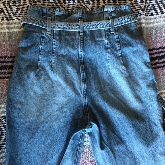Like-New A&F “Paper Bag” Style Mom Jean, throwback - Picture 9 of 10